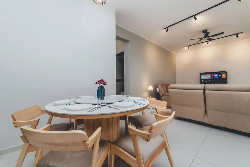 Baylaurel Cozycorner 3Br8Pax Seaview Poolview Apartment Johor Bahru